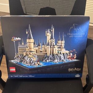 LEGO Hogwarts Castle and Grounds Set - Tan, Gray, Blue